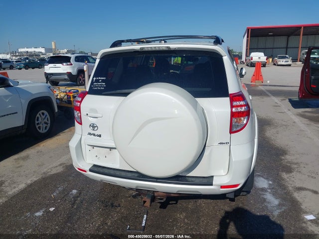 Toyota RAV4 Limited V6