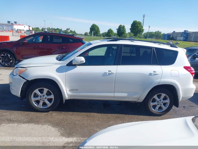 Toyota RAV4 Limited V6