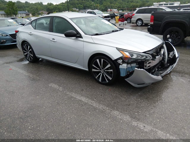 Salvage Nissan Altima Image