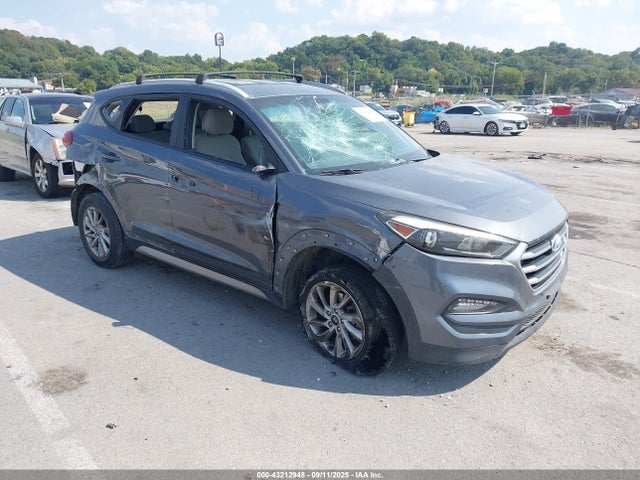 Salvage Hyundai TUCSON Image