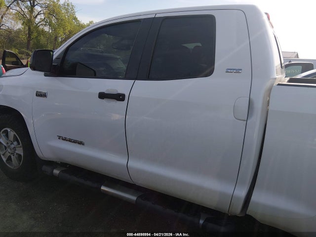 Toyota Tundra Sr5 5.7l V8