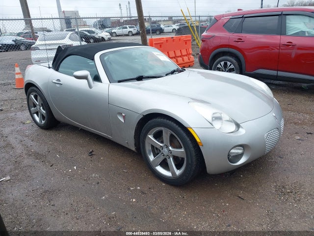 Salvage Pontiac Solstice Image