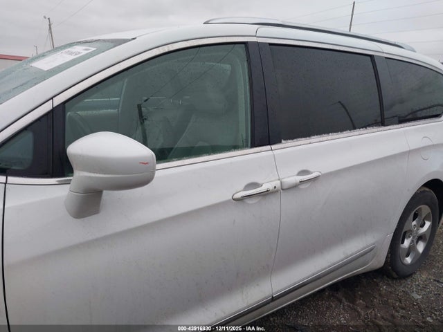 Chrysler Pacifica Touring L