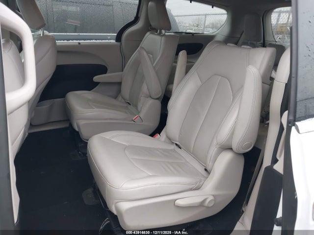 Chrysler Pacifica Touring L