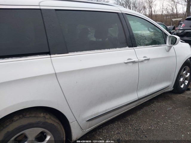 Chrysler Pacifica Touring L