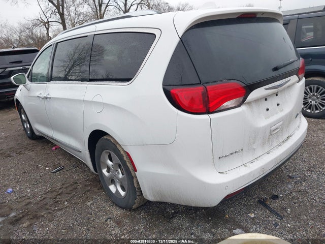 Chrysler Pacifica Touring L
