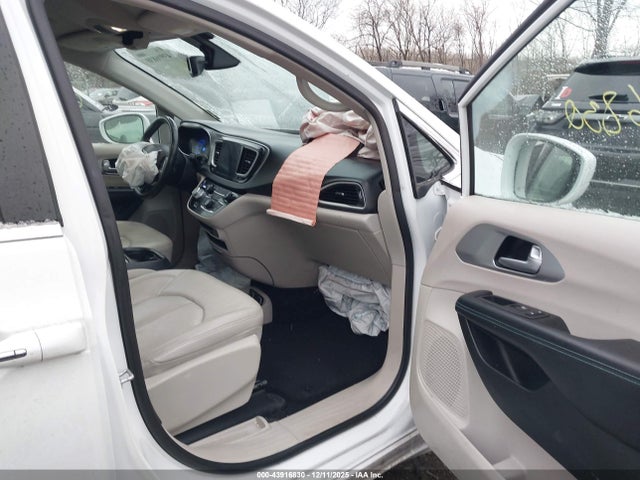 Chrysler Pacifica Touring L