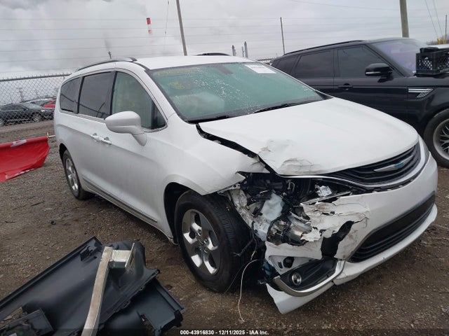 Chrysler Pacifica Touring L