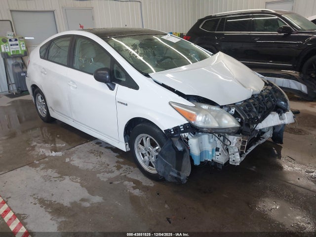 Salvage Toyota Prius Image