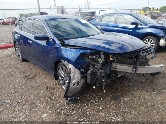 Salvage Nissan Altima Image