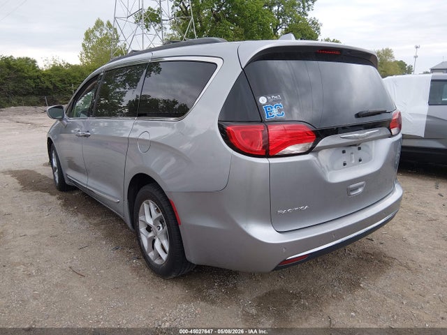 Chrysler Pacifica Touring-l