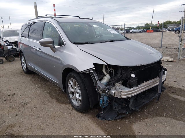 Salvage Chrysler Pacifica Image