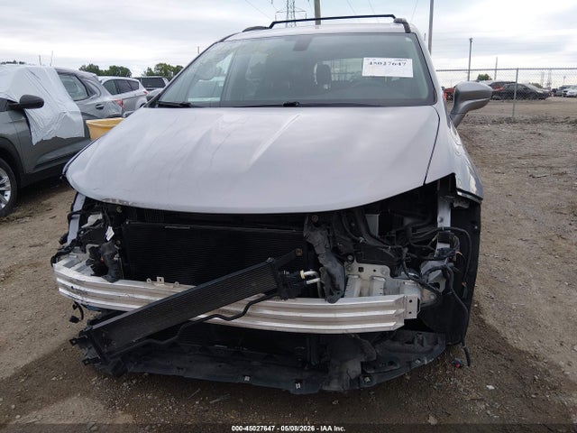 Chrysler Pacifica Touring-l