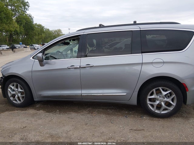 Chrysler Pacifica Touring-l