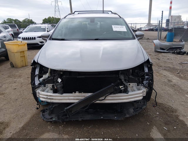 Chrysler Pacifica Touring-l