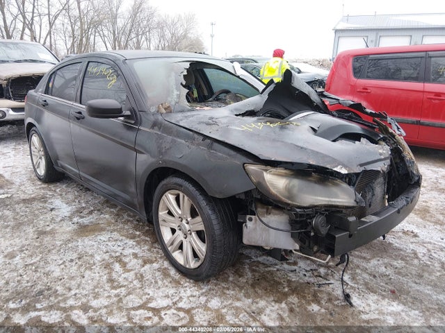 Salvage Chrysler 200 Image