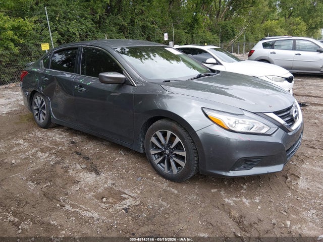 Salvage Nissan Altima Image