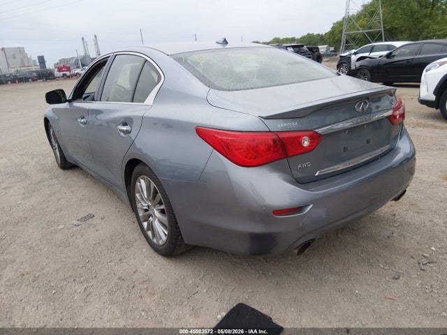 INFINITI Q50 Premium