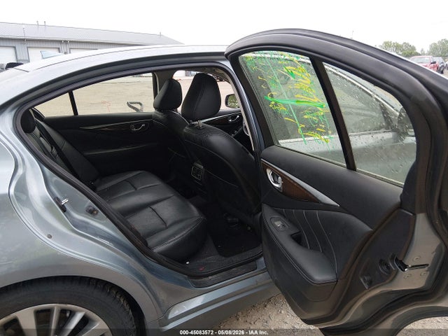 INFINITI Q50 Premium
