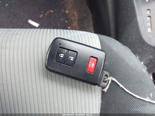 Toyota Prius c Three