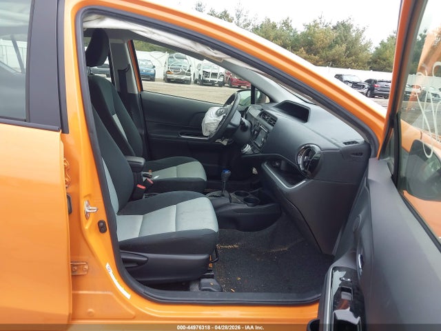Toyota Prius c Three