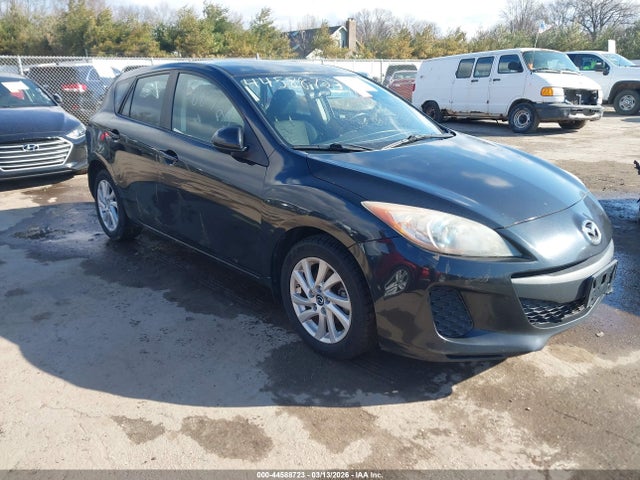 Salvage Mazda Mazda3 Image