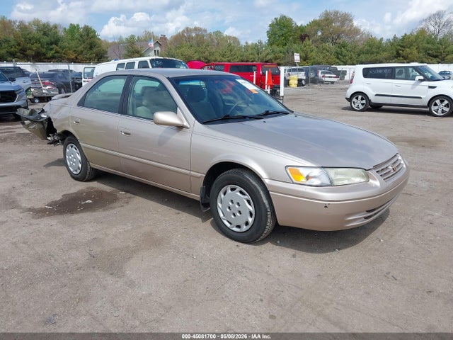 Salvage Toyota Camry Image