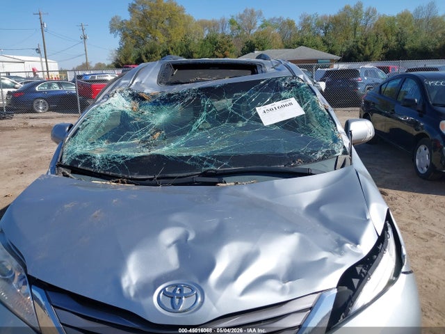 Toyota Sienna Xle 8 Passenger