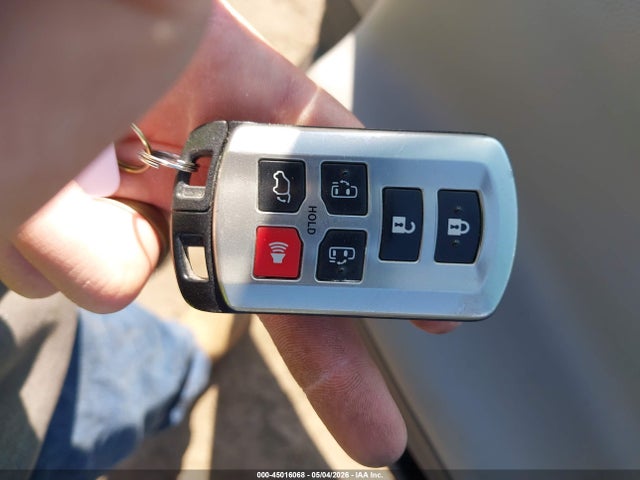 Toyota Sienna Xle 8 Passenger