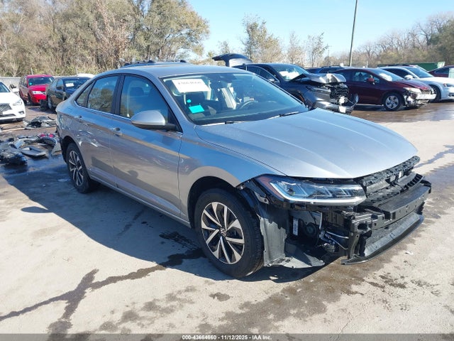 Salvage Volkswagen Jetta Image