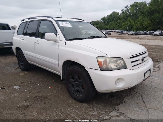 Salvage Toyota Highlander Image