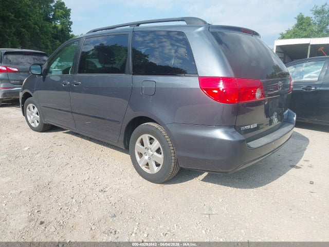 Toyota Sienna Le