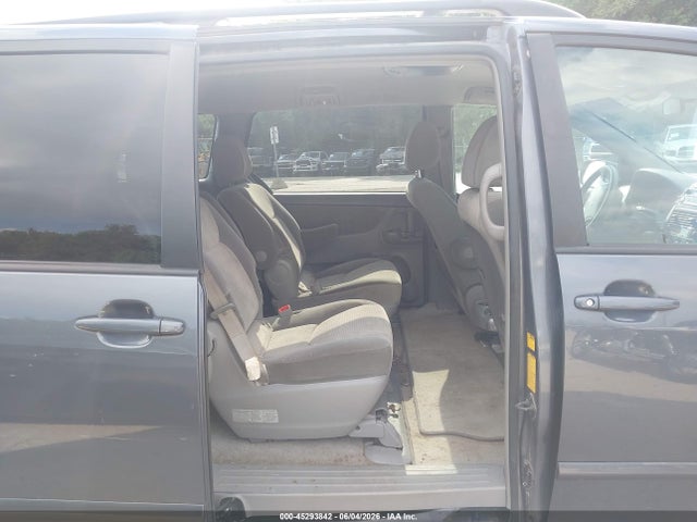 Toyota Sienna Le