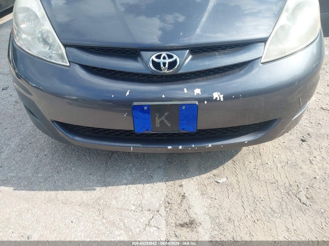 Toyota Sienna Le