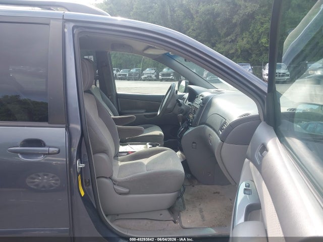 Toyota Sienna Le