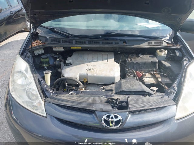 Toyota Sienna Le