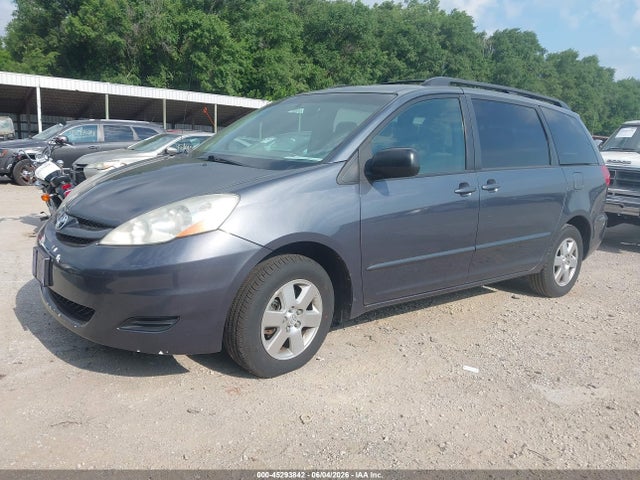 Toyota Sienna Le