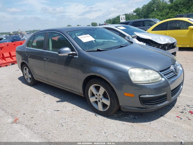 Salvage Volkswagen Jetta Image
