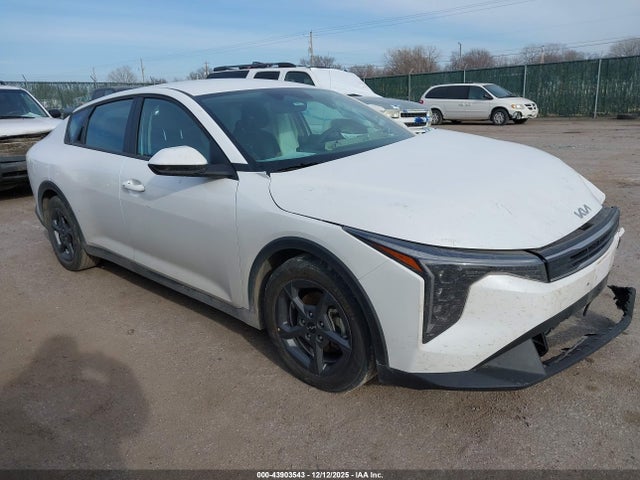 Salvage Kia K4 Image