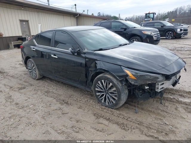 Salvage Nissan Altima Image