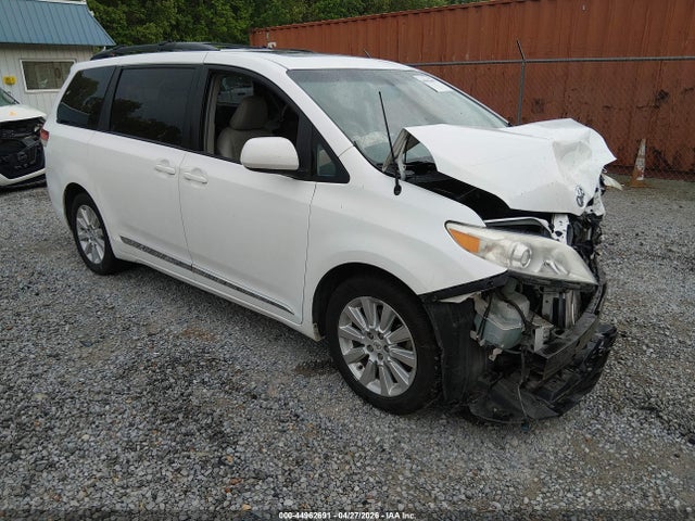Salvage Toyota Sienna Image