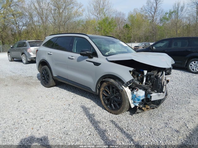 Salvage Kia Sorento Image