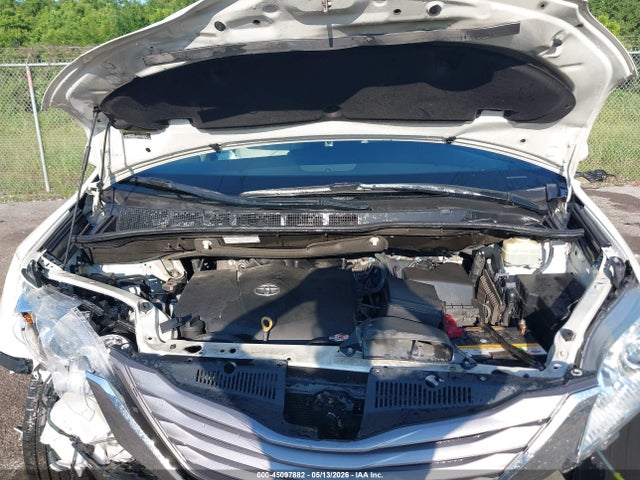 Toyota Sienna Xle 8 Passenger