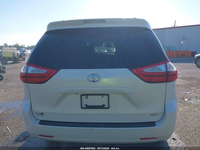 Toyota Sienna Xle 8 Passenger