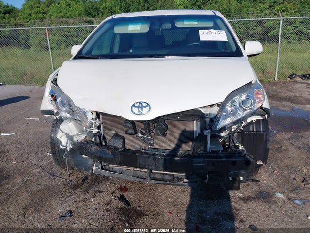 Toyota Sienna Xle 8 Passenger