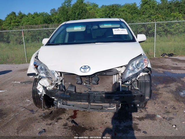 Toyota Sienna Xle 8 Passenger