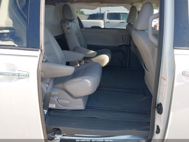 Toyota Sienna Xle 8 Passenger