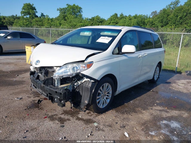 Toyota Sienna Xle 8 Passenger