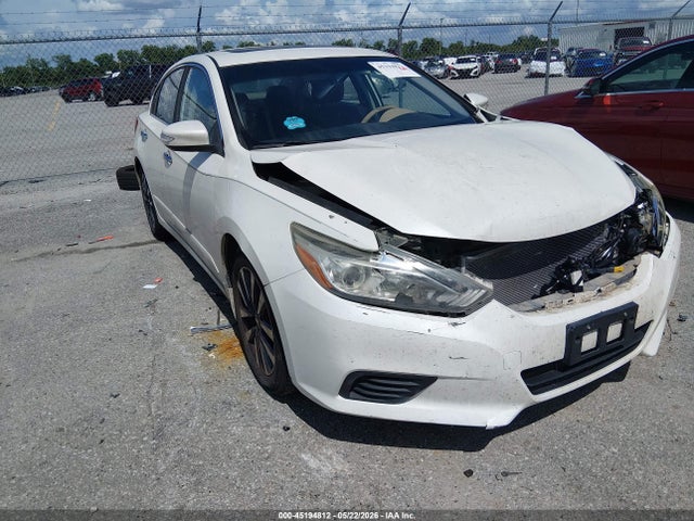 Salvage Nissan Altima Image