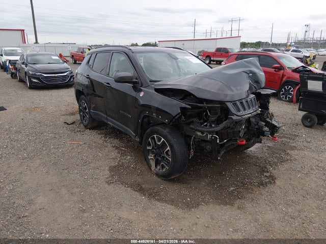 Salvage Jeep Compass Image